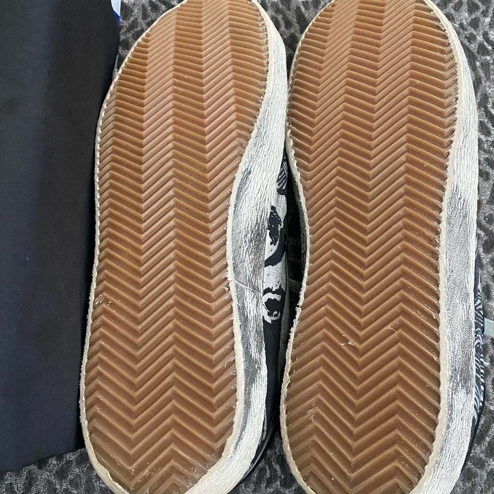 Golden Goose Black and White Sneakers - Picture 7 of 7